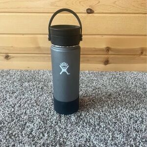 Hydro Flask Gray and Black Bottle